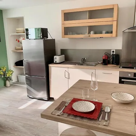 Elegant Center Cathedral Apartment