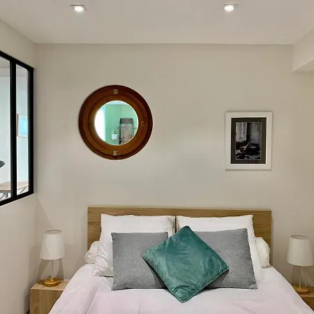 Elegant Center Cathedral Apartment *