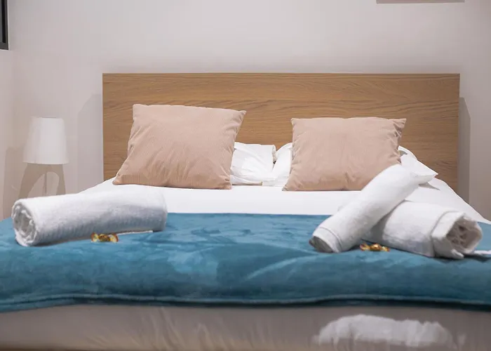 Elegant Center Cathedral Reims