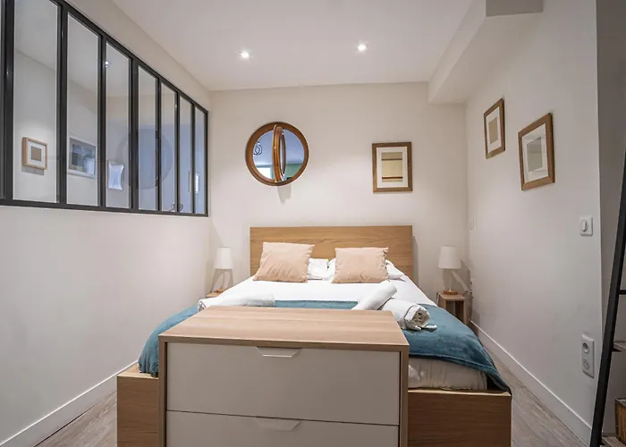 Elegant Center Cathedral Apartment *