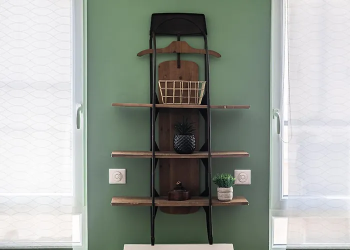 Elegant Center Cathedral Reims